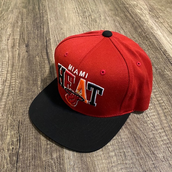 Miami Heat Mitchell & Ness SnapBack NWOT - Picture 2 of 5